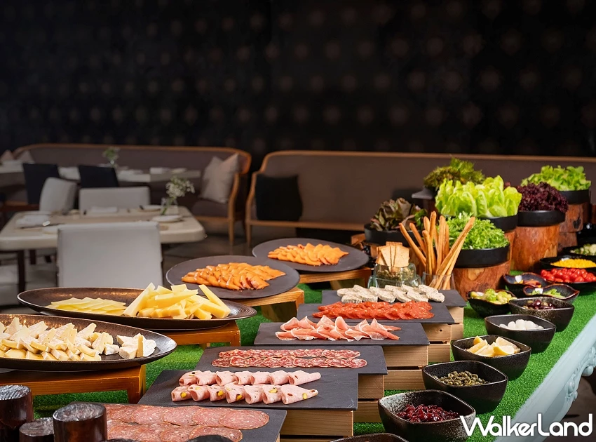 文華Café午間套餐全新升級！平日午間千元享用頂級主餐與沙拉吧吃到飽、週末升級帝王蟹海鮮吧。