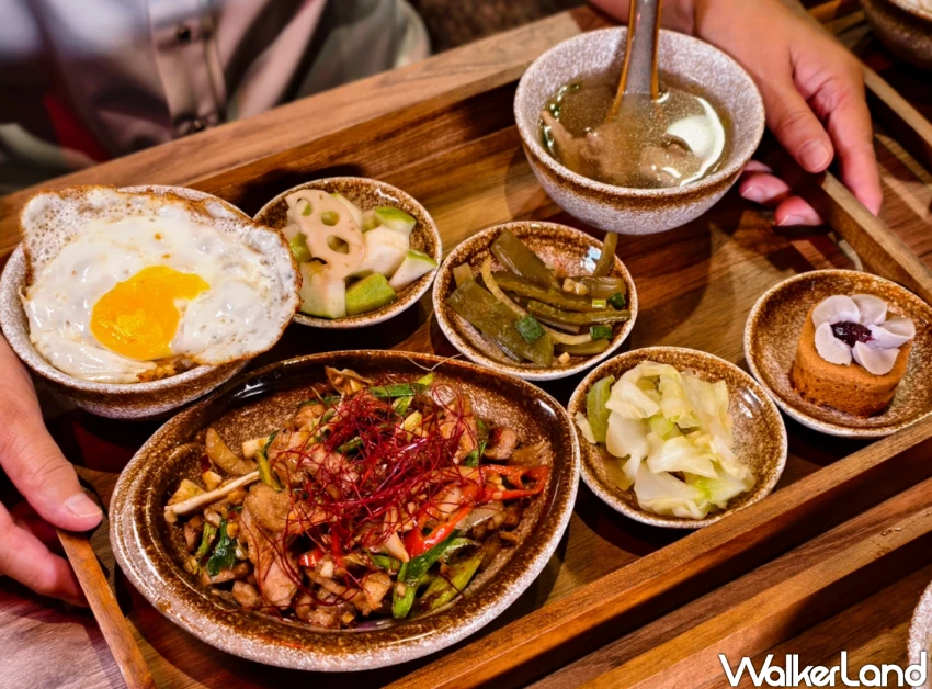 最潮高雄控肉飯!一點散漫高雄概念店 DJ表演配控肉飯,米飯、湯品、手作小菜免費無限續。 最潮高雄控肉飯!一點散漫高雄概念店 DJ表演配控肉飯,米飯、湯品、手作小菜免費無限續。