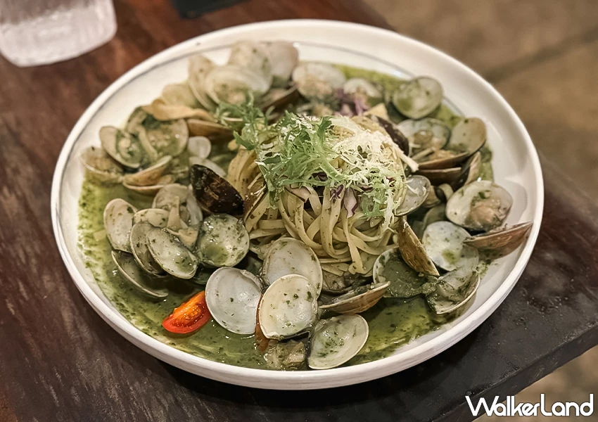 基隆正濱漁港美食推薦!河豚很多 在防空洞裡面吃飯,義大利麵、窯烤披薩都有。 基隆正濱漁港美食推薦!河豚很多 在防空洞裡面吃飯,義大利麵、窯烤披薩都有。