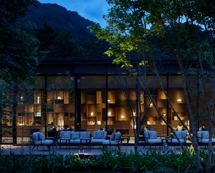 台灣首屆米其林星鑰飯店榜單揭曉「虹夕諾雅 谷關」摘下一星鑰,探索與自然共生的奢華溫泉住宿體驗。 台灣首屆米其林星鑰飯店榜單揭曉「虹夕諾雅 谷關」摘下一星鑰,探索與自然共生的奢華溫泉住宿體驗。