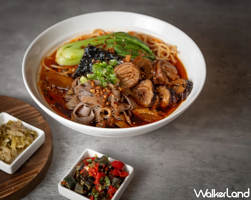 中山區牛肉麵霸主之爭「逸林牛肉麵」買一送一迎戰萬聖節限定「開膛破肚牛雜麵」挑戰饕客味蕾極限。 中山區牛肉麵霸主之爭「逸林牛肉麵」買一送一迎戰萬聖節限定「開膛破肚牛雜麵」挑戰饕客味蕾極限。