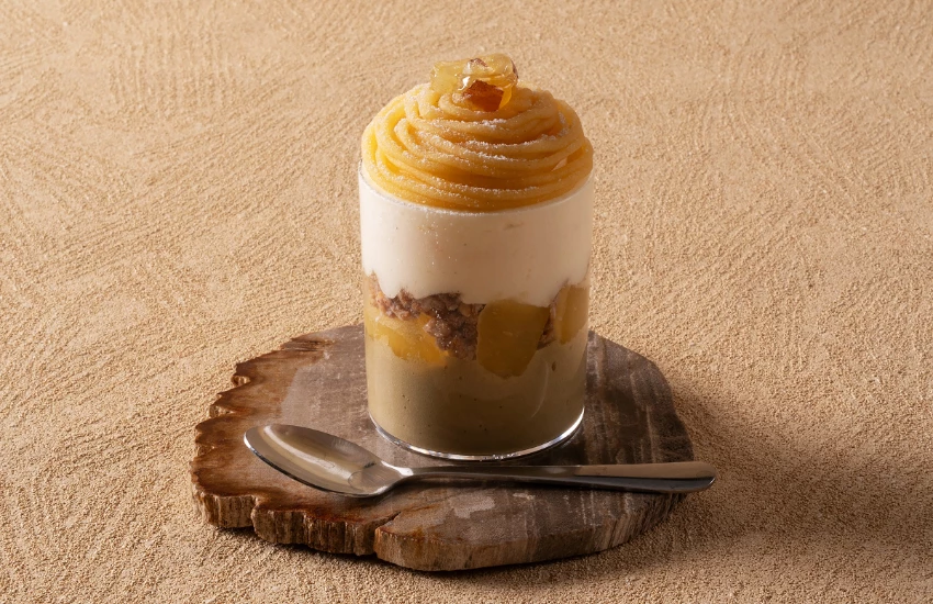 JR品川車站「ecute品川」舉辦秋季水果地瓜祭，西洋梨蘋果、地瓜杯裝甜點、蘋果地瓜焙茶布丁蒙布朗、蘋果地瓜麻糬等應有盡有。