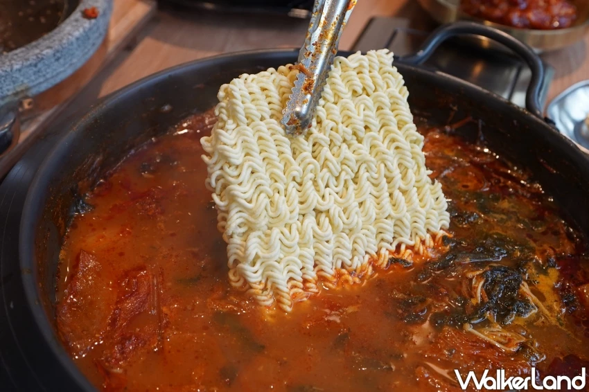 UNCLE-K馬鈴薯排骨火鍋台中店搶先看！進軍台中公益美食商圈，營業至凌晨兩點。