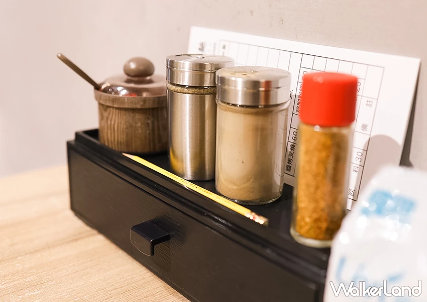 士林平價拉麵店推薦！百八龍拉麵 可以免費加麵加湯，靠近士林捷運站。