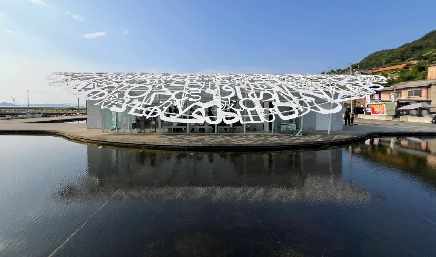 跟著海風與貓散步吧！山城漁村的石牆屋舍藏著一間間懷抱夢想的手作小屋「瀨戶內海新星島嶼－男木島」。