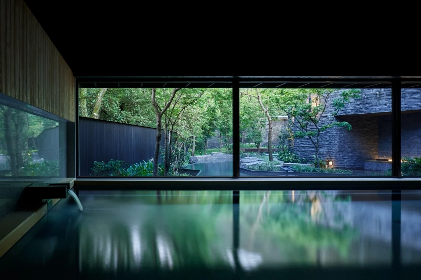 台灣首屆米其林星鑰飯店榜單揭曉「虹夕諾雅 谷關」摘下一星鑰,探索與自然共生的奢華溫泉住宿體驗。 台灣首屆米其林星鑰飯店榜單揭曉「虹夕諾雅 谷關」摘下一星鑰,探索與自然共生的奢華溫泉住宿體驗。