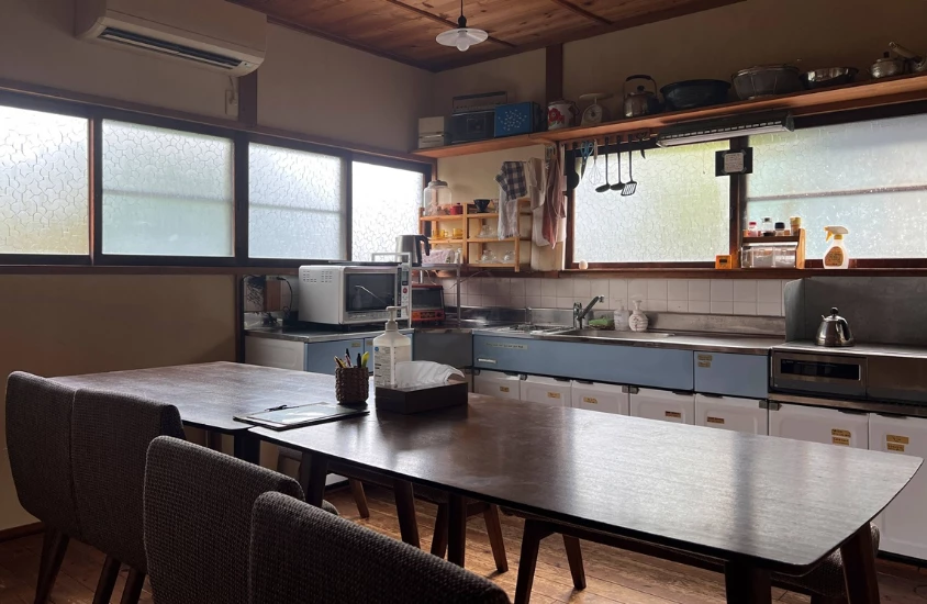 夜宿直島的72小時！本村古民家裡的黃昏燈影與深夜笑聲，成了島上最念念不忘的風景。