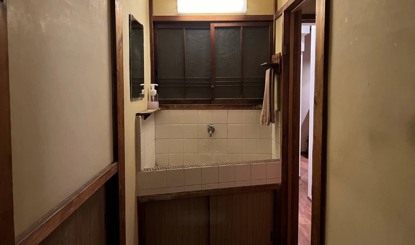 夜宿直島的72小時！本村古民家裡的黃昏燈影與深夜笑聲，成了島上最念念不忘的風景。