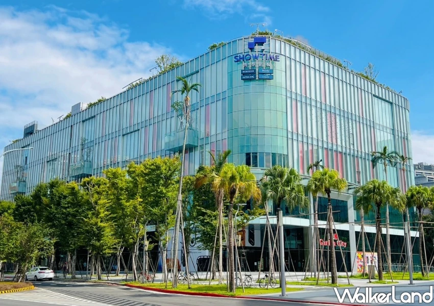 大巨蛋秀泰影城10/17開!半價電影、270度環景螢幕,打造最強旗艦影城。 大巨蛋秀泰影城10/17開!半價電影、270度環景螢幕,打造最強旗艦影城。