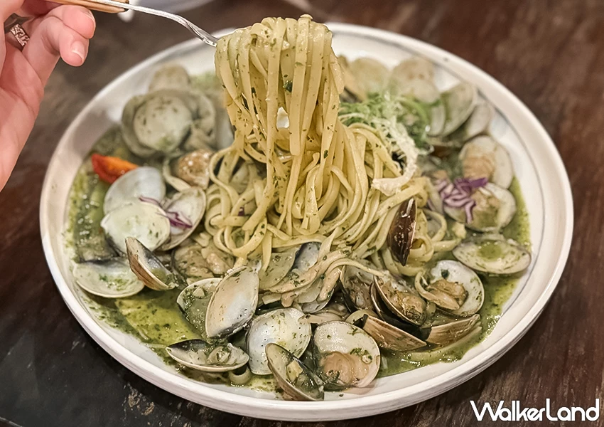 基隆正濱漁港美食推薦!河豚很多 在防空洞裡面吃飯,義大利麵、窯烤披薩都有。 基隆正濱漁港美食推薦!河豚很多 在防空洞裡面吃飯,義大利麵、窯烤披薩都有。