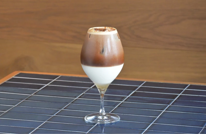 別錯過這間難波的河邊露台咖啡廳，大阪道頓堀川景觀咖啡廳「UNREAL」 全新開幕，生貝果不容錯過。