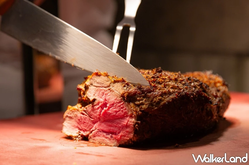 台北萬豪線上旅展「買1送1」限時快閃，必搶千元有找自助餐、冠軍烤鴨、高空牛排最低67折起。