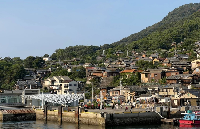 跟著海風與貓散步吧！山城漁村的石牆屋舍藏著一間間懷抱夢想的手作小屋「瀨戶內海新星島嶼－男木島」。