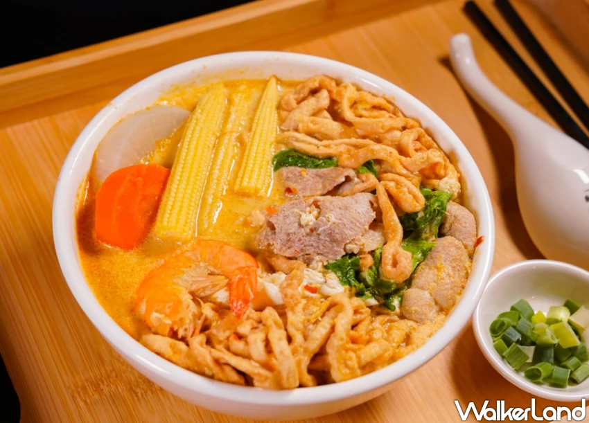 高雄鍋燒麵推薦！謙稻鍋燒湯頭真材實料，剝皮辣椒與叻沙風味都不容錯過。