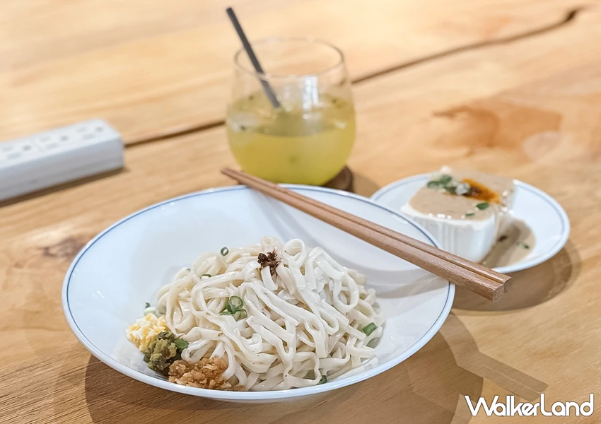 中山區不限時咖啡廳！KONZY KAVA 南京復興美食推薦，營業到晚上9點、菜單大推花椒麵。