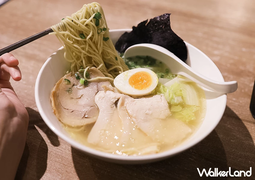 士林平價拉麵店推薦！百八龍拉麵 可以免費加麵加湯，靠近士林捷運站。