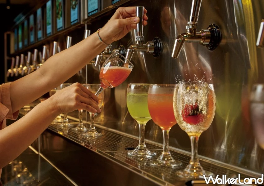 萬聖節變裝送龍蝦!台北夜店系火鍋「椒朋友」,調酒拉吧 GODIVA吃到飽。 萬聖節變裝送龍蝦!台北夜店系火鍋「椒朋友」,調酒拉吧 GODIVA吃到飽。