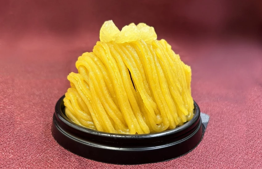 JR品川車站「ecute品川」舉辦秋季水果地瓜祭，西洋梨蘋果、地瓜杯裝甜點、蘋果地瓜焙茶布丁蒙布朗、蘋果地瓜麻糬等應有盡有。