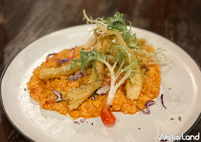 基隆正濱漁港美食推薦!河豚很多 在防空洞裡面吃飯,義大利麵、窯烤披薩都有。 基隆正濱漁港美食推薦!河豚很多 在防空洞裡面吃飯,義大利麵、窯烤披薩都有。