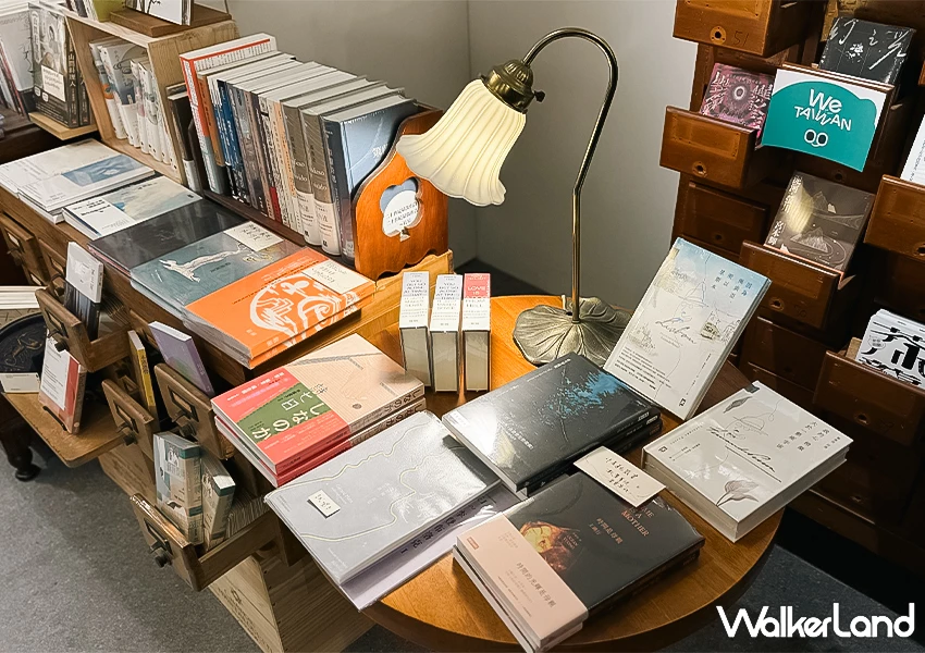 中山站深夜咖啡廳推薦!奎府聚書店 營業到晚上10點,超美復古獨立書店必拍。 中山站深夜咖啡廳推薦!奎府聚書店 營業到晚上10點,超美復古獨立書店必拍。