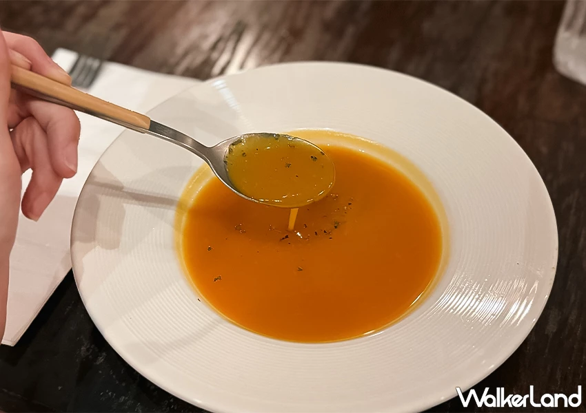 基隆正濱漁港美食推薦!河豚很多 在防空洞裡面吃飯,義大利麵、窯烤披薩都有。 基隆正濱漁港美食推薦!河豚很多 在防空洞裡面吃飯,義大利麵、窯烤披薩都有。