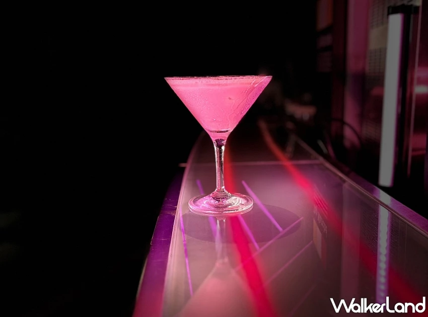 Rosé喝50嵐登熱搜!BLACKPINK演唱會熱潮延燒,承億酒店粉光應援、高雄洲際推玫瑰蛋糕致敬女神魅力。 Rosé喝50嵐登熱搜!BLACKPINK演唱會熱潮延燒,承億酒店粉光應援、高雄洲際推玫瑰蛋糕致敬女神魅力。