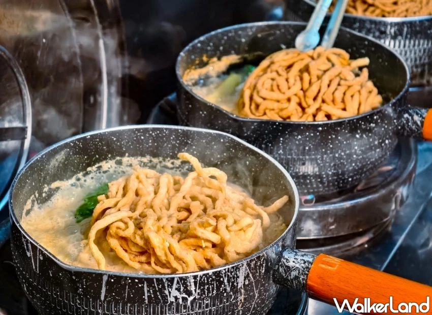高雄鍋燒麵推薦！謙稻鍋燒湯頭真材實料，剝皮辣椒與叻沙風味都不容錯過。