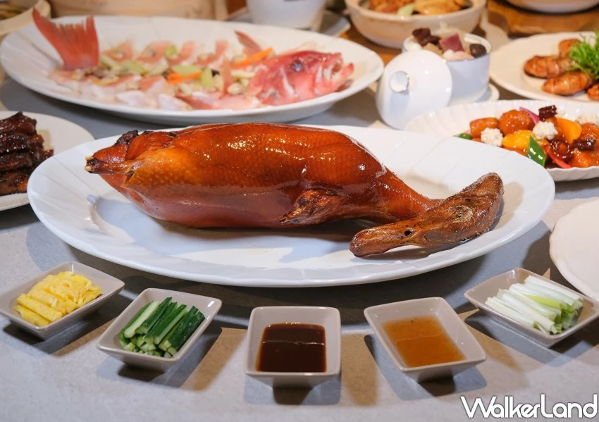 烤鴨1190元搶吃！信義區新開「芯聚苑」必吃菜推薦，4大優惠吃起來。