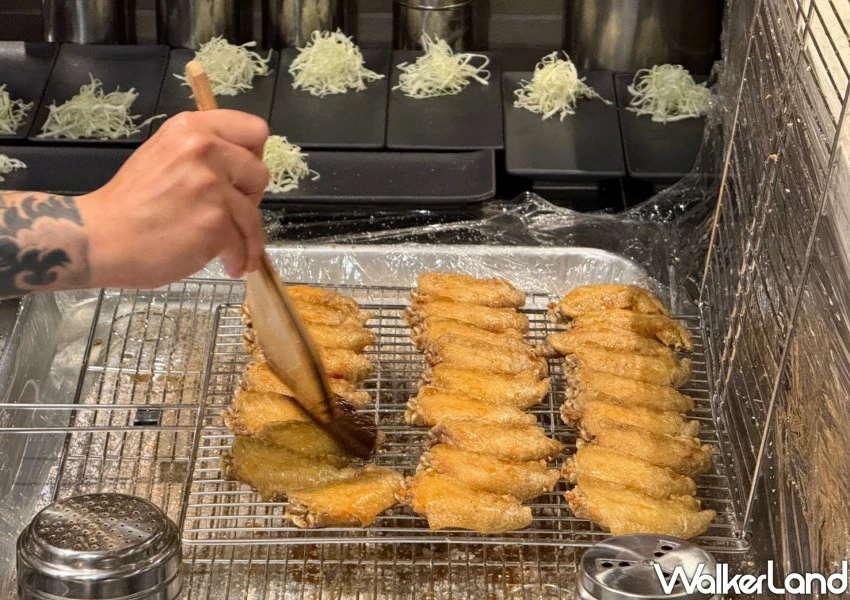 串炸葡萄也有!新台北居酒屋「夜串坊」必吃推薦,名古屋炸雞翅要點。