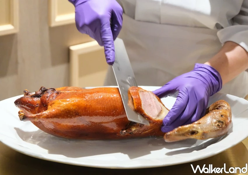 烤鴨1190元搶吃！信義區新開「芯聚苑」必吃菜推薦，4大優惠吃起來。