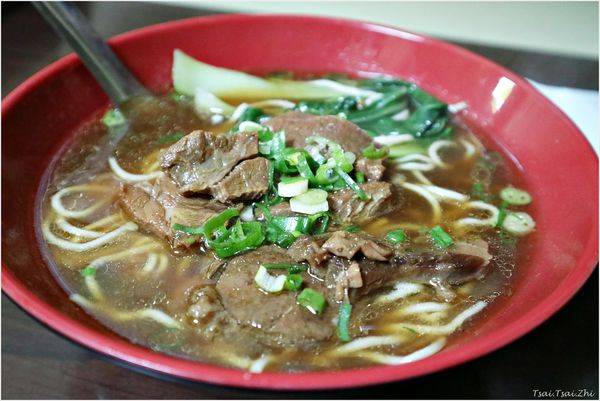 美食窩客 三重菜菜子 推薦 川味牛肉麵 蚵仔麵 / WalkerLand窩客島 整理提供