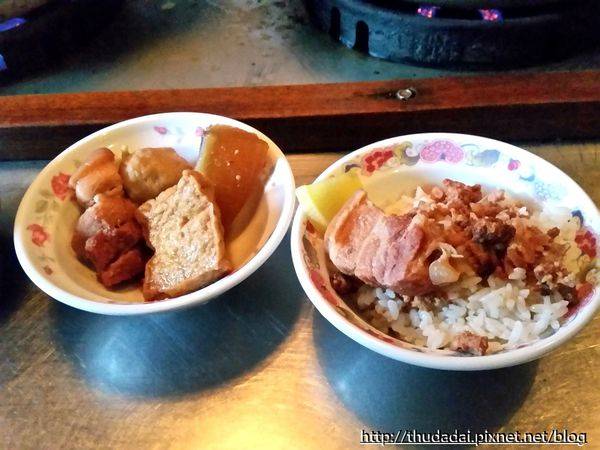 窩客三高Sir 曾在 兩撇(丿)爌肉飯 推薦提供