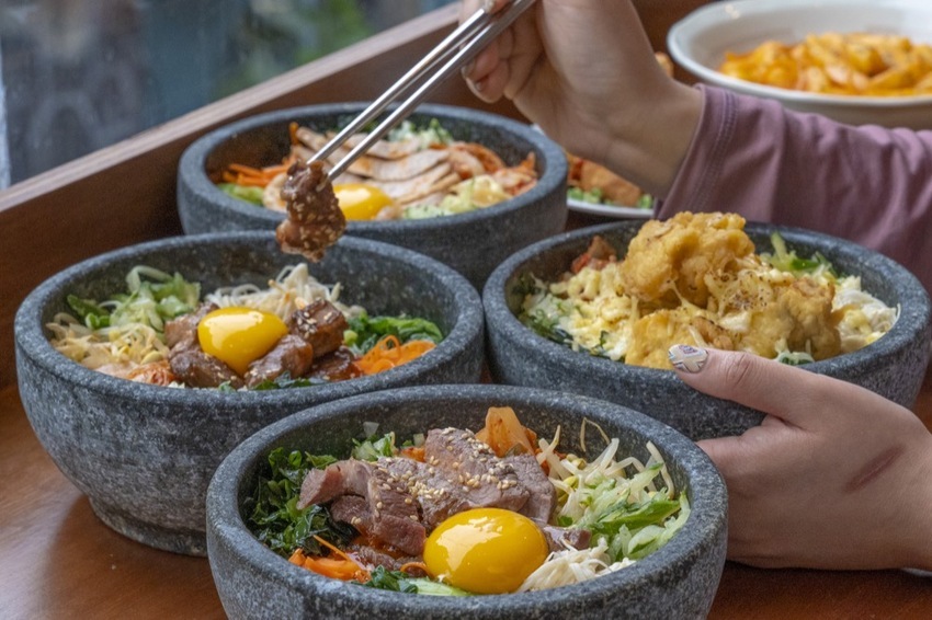 美食窩客 算命的說我很愛吃 曾在「四米大石鍋拌飯專賣」