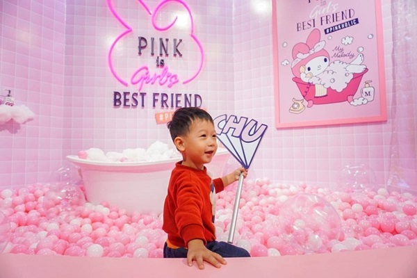 三麗鷗粉紅閨蜜期間限定店 /美食窩客 小腹婆大世界 提供