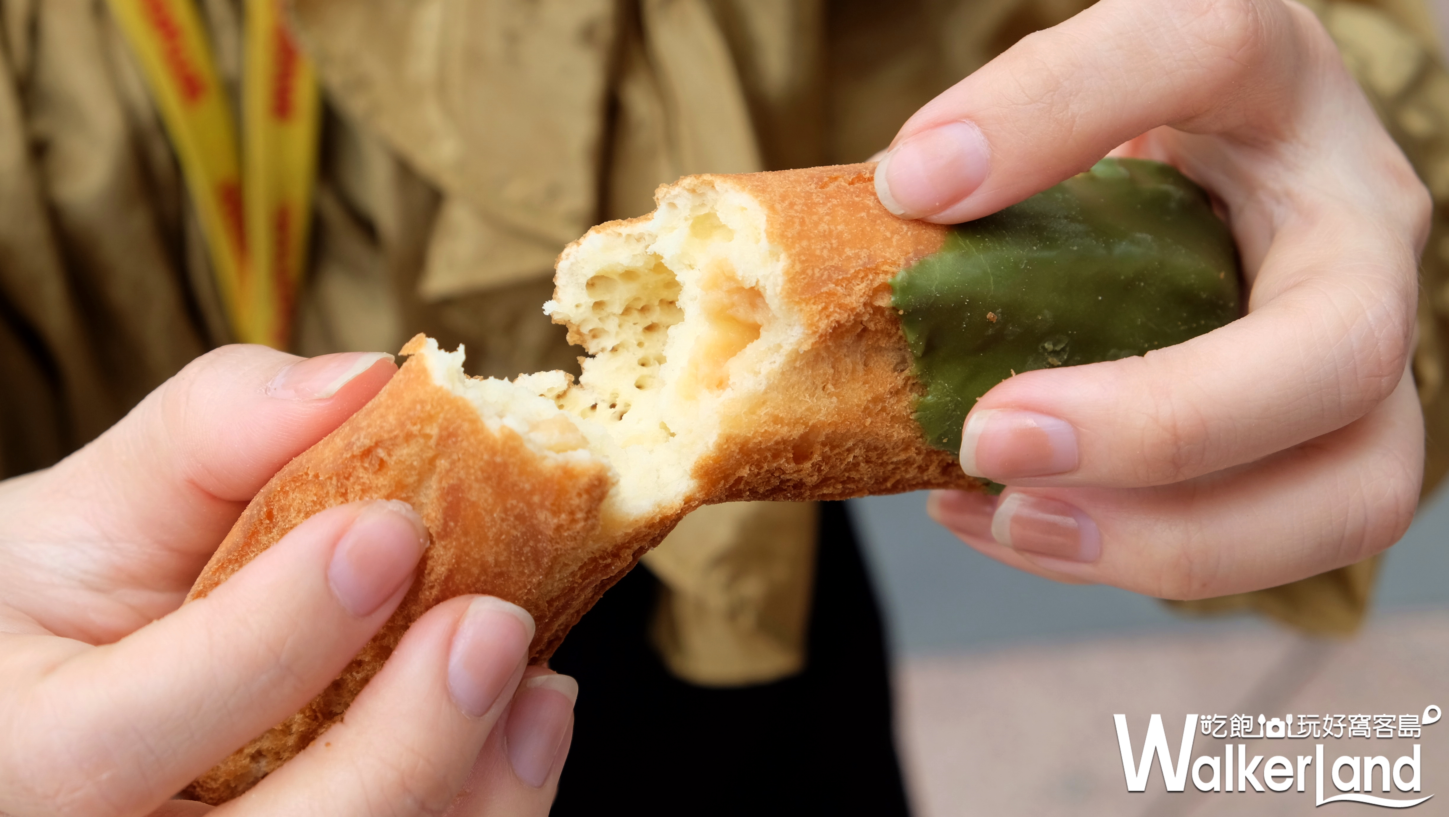 最後,為帶給民眾完美的抹茶盛宴,Mister Donut自4月10日起也特別引進「祉園辻利奢華抹茶雪糕」(售價129元),選自日本京都百年抹茶老店-祉園辻利限定販售的夢幻冰品,濃郁煉乳、微苦抹茶、香醇巧克力,極致濃郁的三重享受,毎口皆能嚐到高雅的抹茶香氣,是身為抹茶控的你絕不可錯過的必嚐美味。綠意盎然的美好四月,Mister Donut以濃郁口感與豐富品項,邀請民眾盡情享受這場濃郁的抹茶盛宴。 最後,為帶給民眾完美的抹茶盛宴,Mister Donut自4月10日起也特別引進「祉園辻利奢華抹茶雪糕」(售價129元),選自日本京都百年抹茶老店-祉園辻利限定販售的夢幻冰品,濃郁煉乳、微苦抹茶、香醇巧克力,極致濃郁的三重享受,毎口皆能嚐到高雅的抹茶香氣,是身為抹茶控的你絕不可錯過的必嚐美味。綠意盎然的美好四月,Mister Donut以濃郁口感與豐富品項,邀請民眾盡情享受這場濃郁的抹茶盛宴。