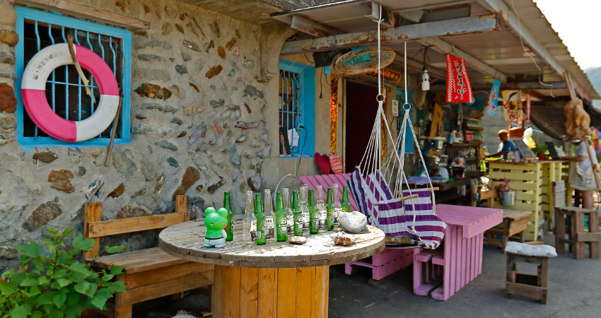 粉鳥林的一把小雨傘 (阿嬤的石頭厝)