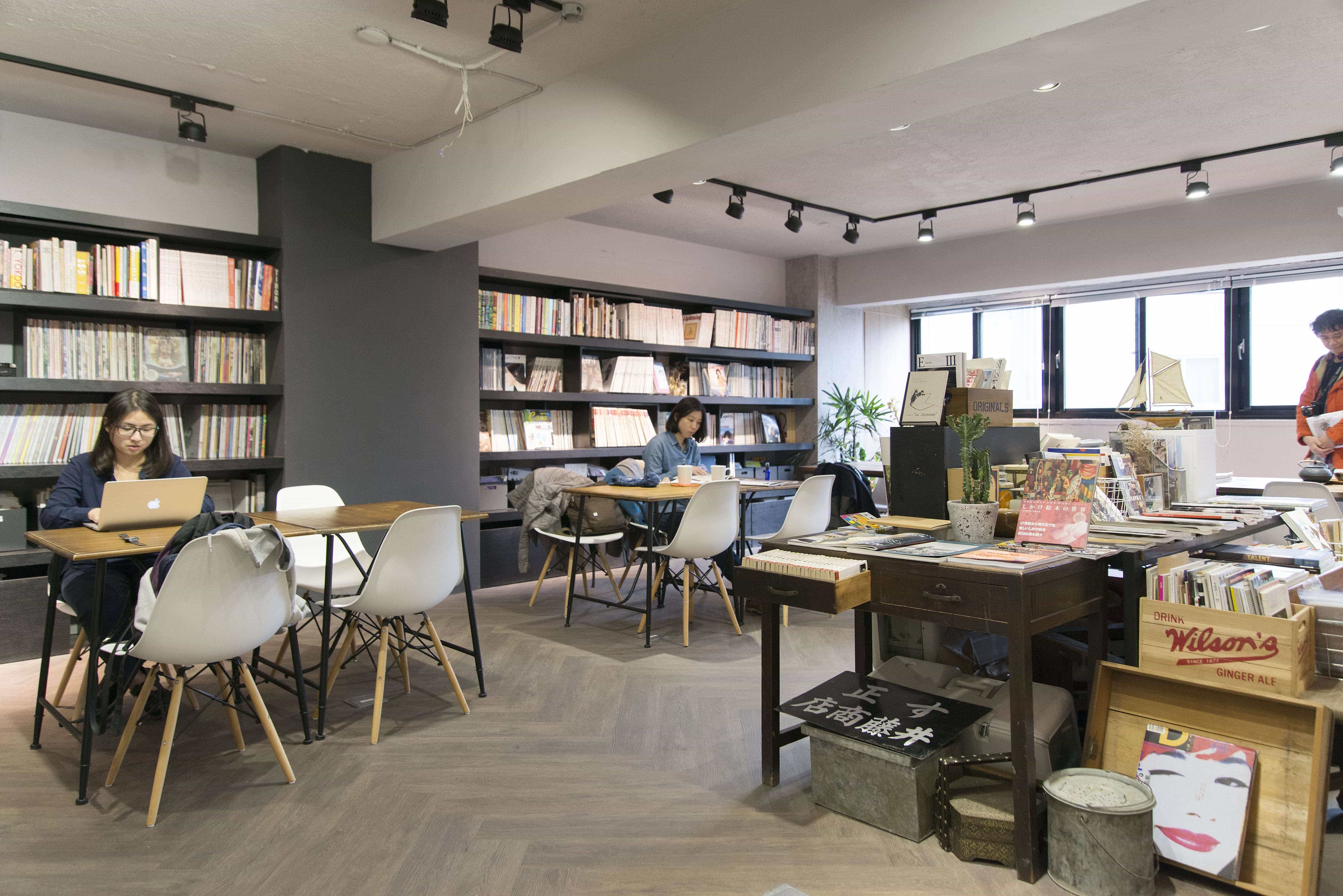 薄霧書店 薄霧書店