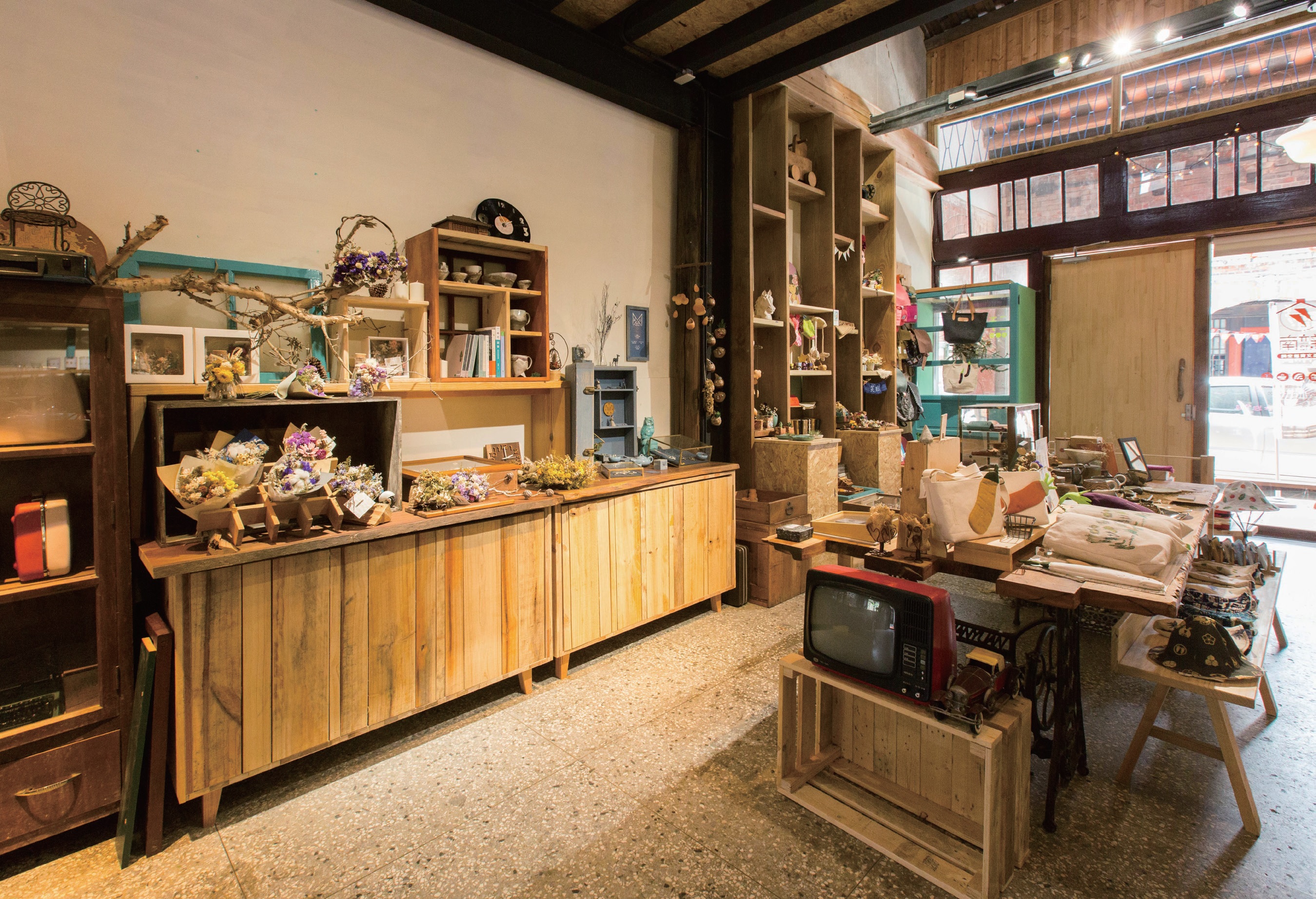 新南12文創實驗商行