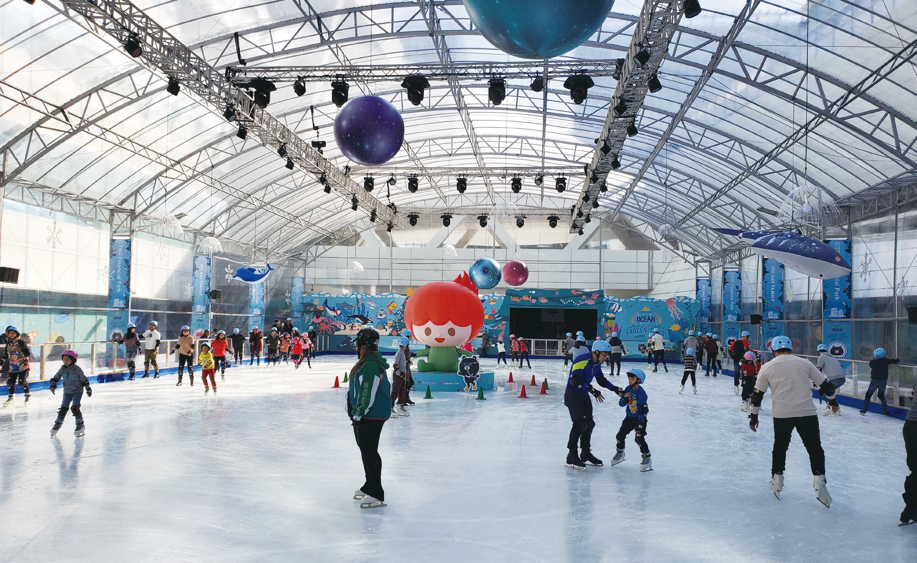 南港中國信託金融園區-戶外公益免費滑冰場