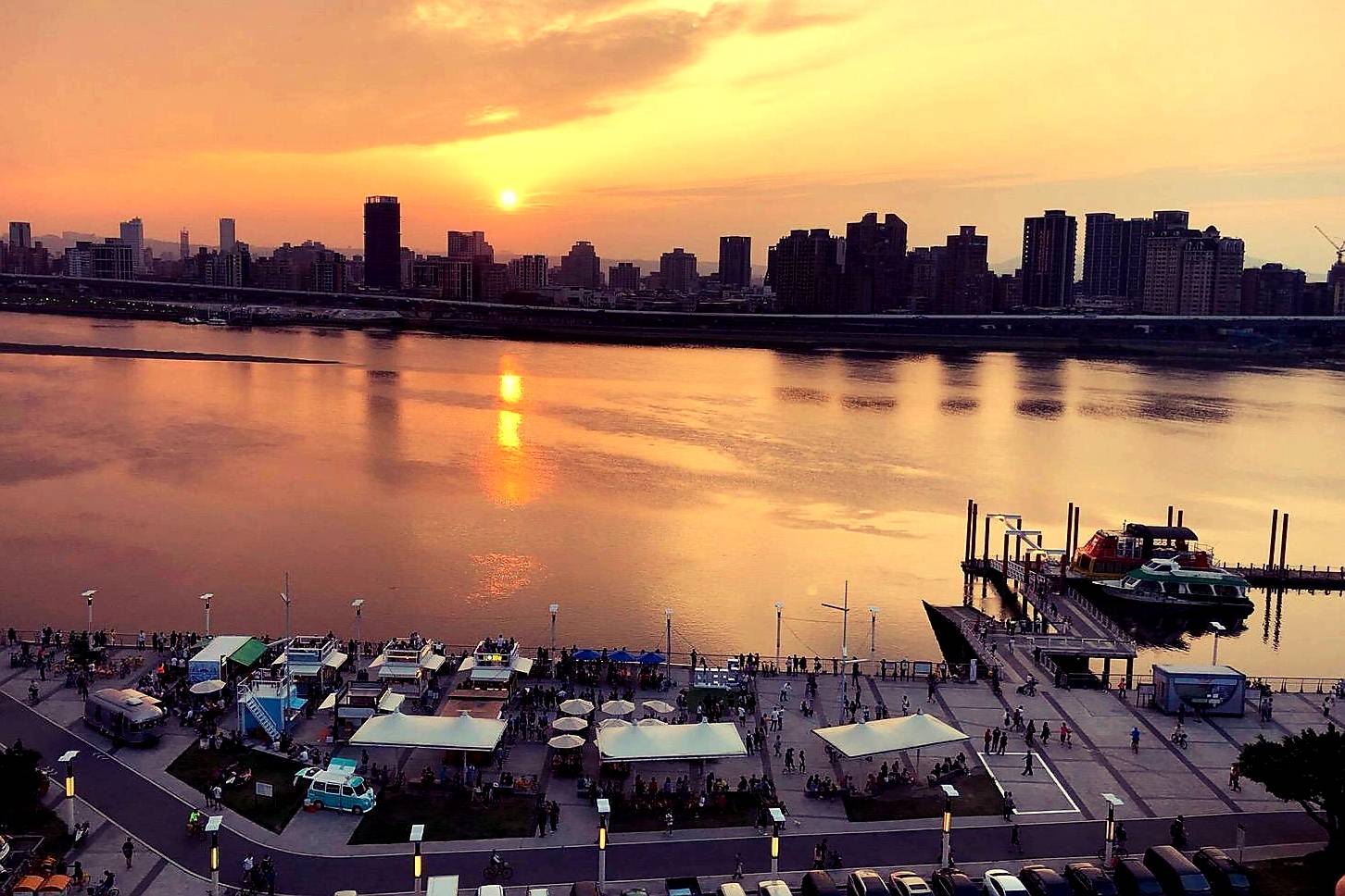 PIER5 大稻埕碼頭河岸特區 PIER5 大稻埕碼頭河岸特區