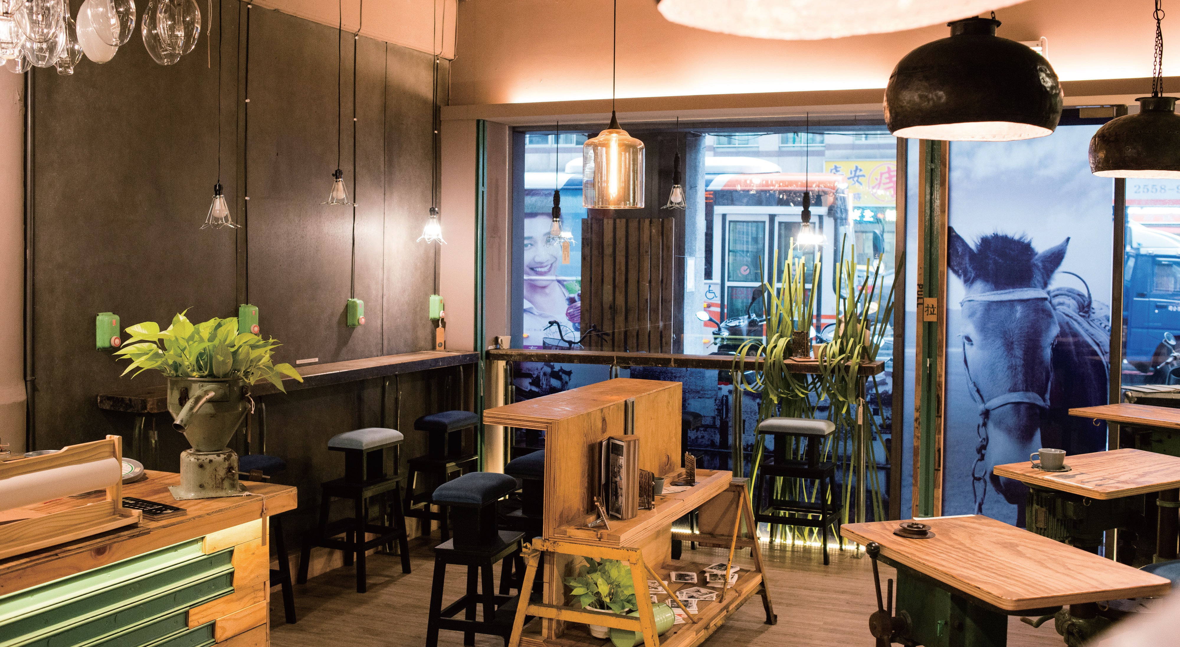 文魚走馬 (原Taipei 吃書喝東西)