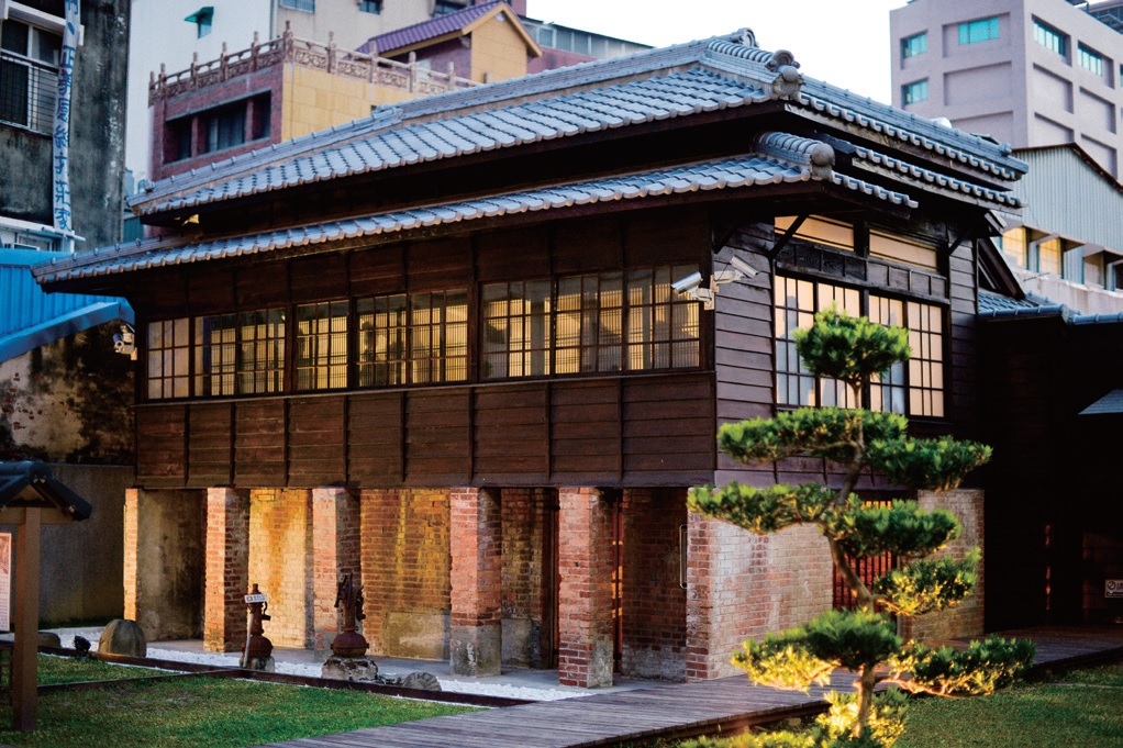 鷲嶺食肆 (原鶯料理)