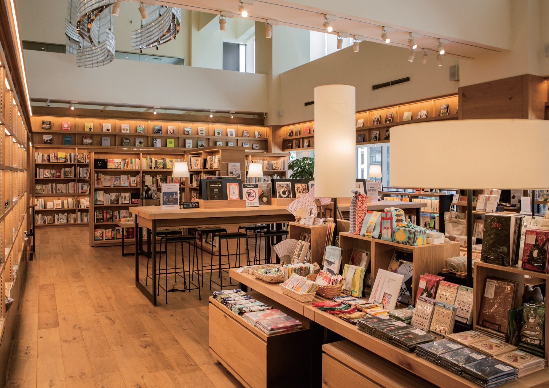 TSUTAYA BOOKSTORE蔦屋書店 (信義店)