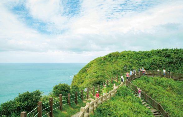 鼻頭角步道 探訪台版萬里長城美景