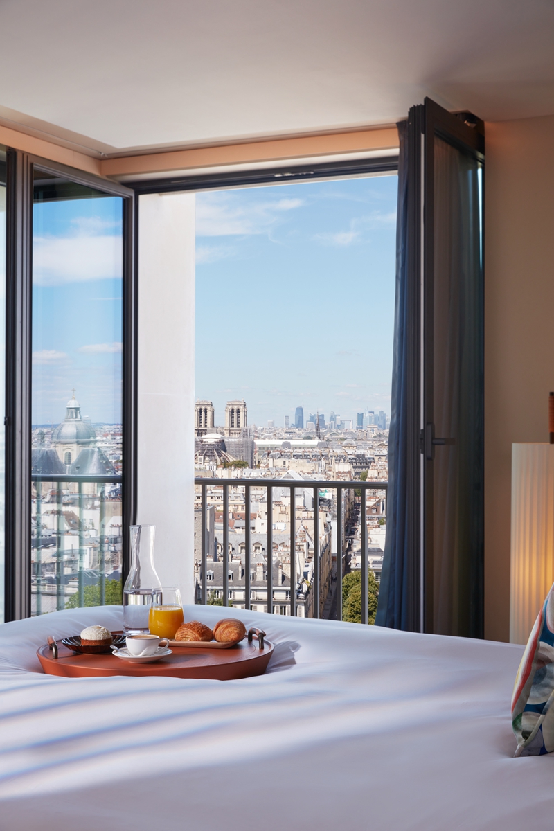 愛馬仕御用團隊操刀！塞納河畔時髦玻璃飯店「SO/Paris」成巴黎話題旅宿