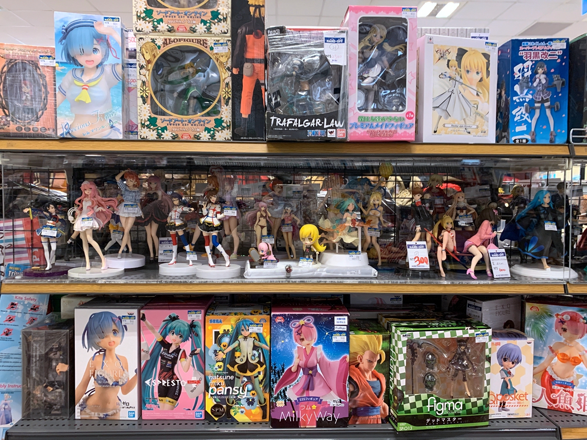 「HARD OFF海德沃福」日本最大二手店台灣也逛得到，3C、名牌、古著逛不完，快點來挖寶吧！