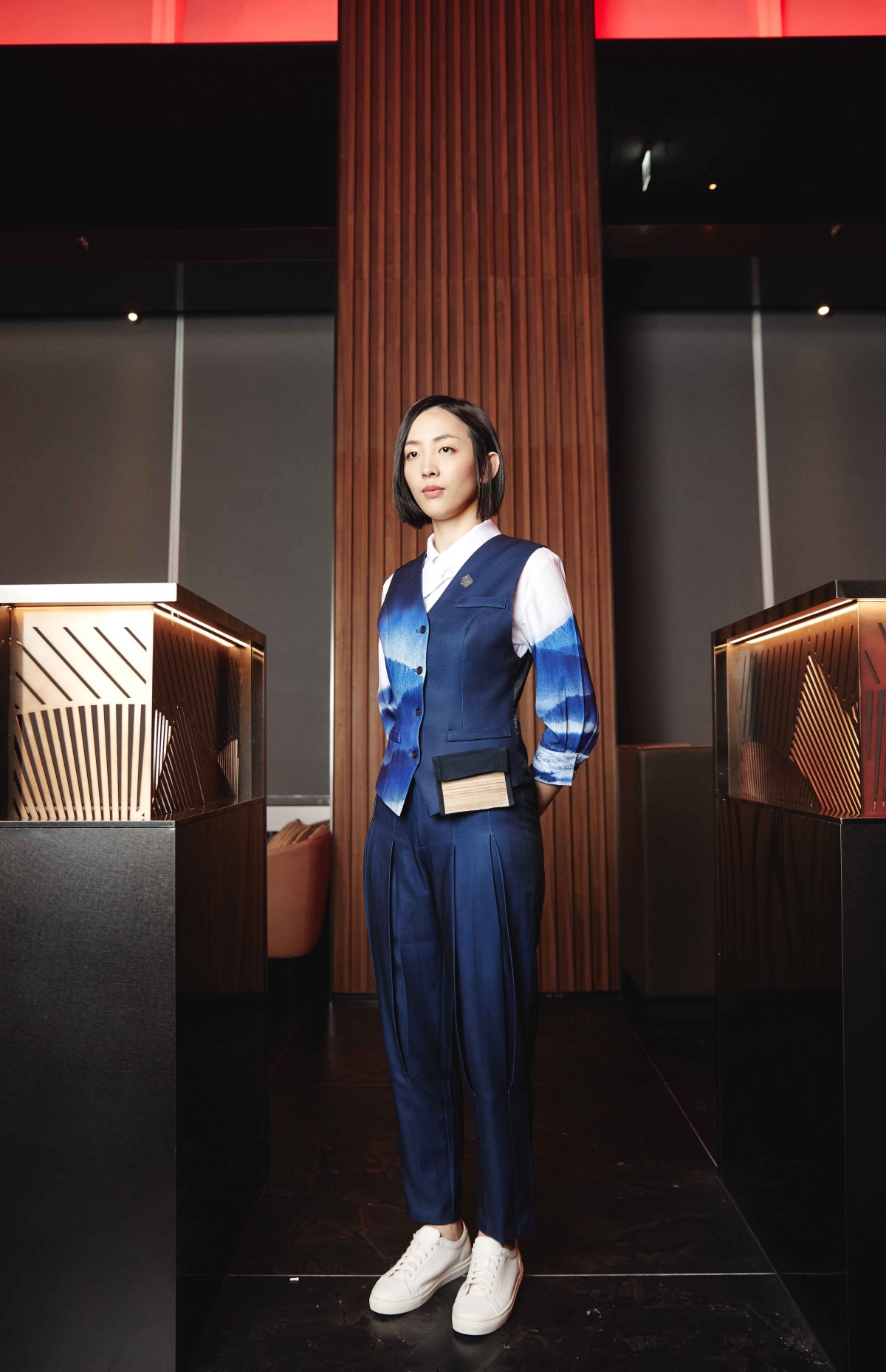 誰說餐廳制服只有白跟黑？周裕穎操刀「饗A Joy」制服設計，以山水畫打造絕美印花呈現台北市之美