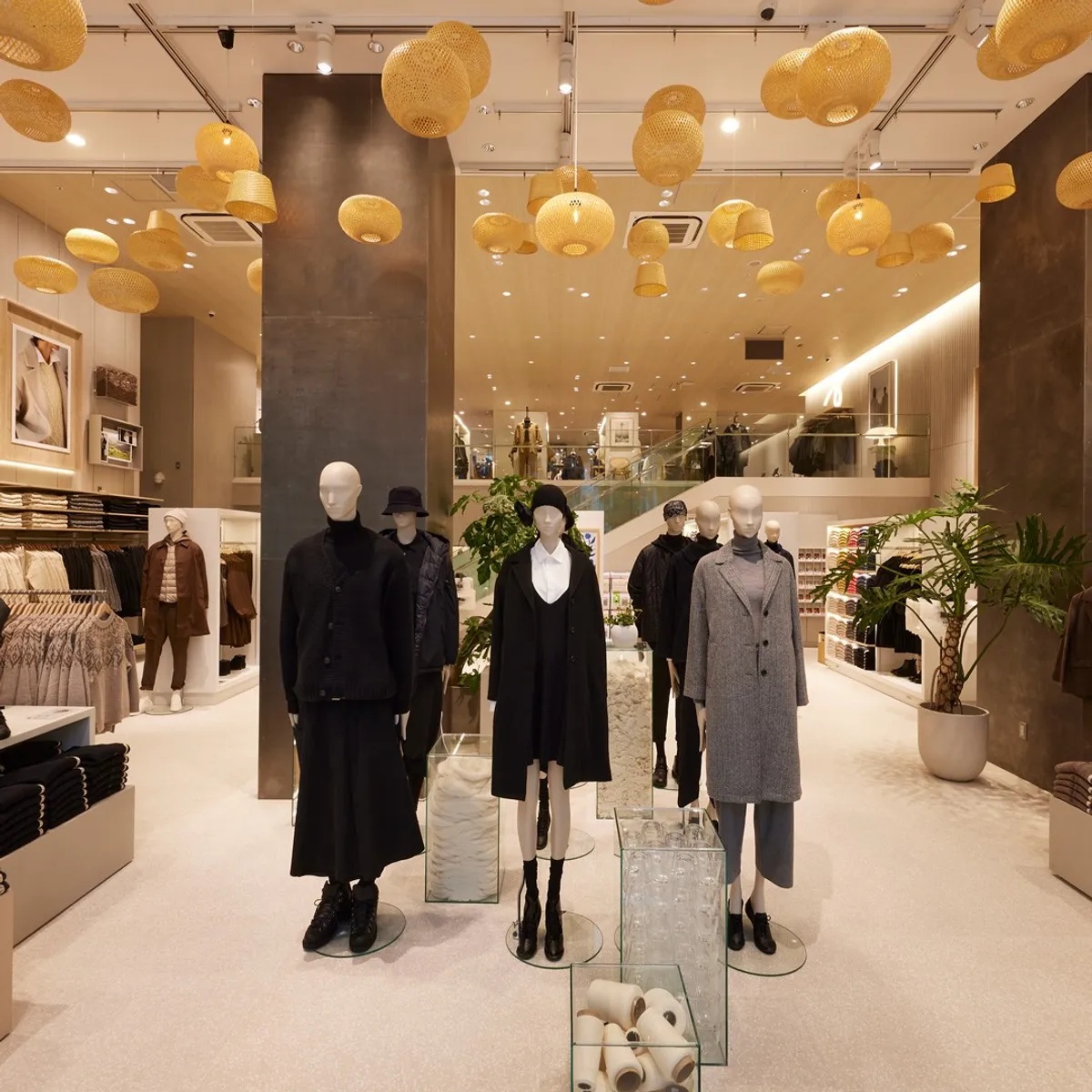 東京逛街新景點！全球首間MUJI服飾專賣店現蹤新宿，除賣衣服外還提供個人穿搭諮詢等服務