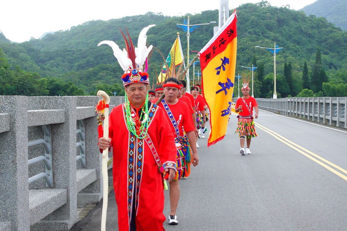 直擊阿美族山興部落豐年祭現場！耆老、頭目與青年會的對接，透過年輕思維延續傳統習俗