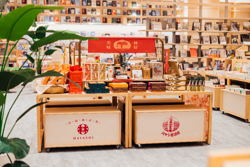 TSUTAYA BOOKSTORE 新竹湳雅店：挑空 450 坪籃球場改建，打造以人為本的複合式五感體驗空間